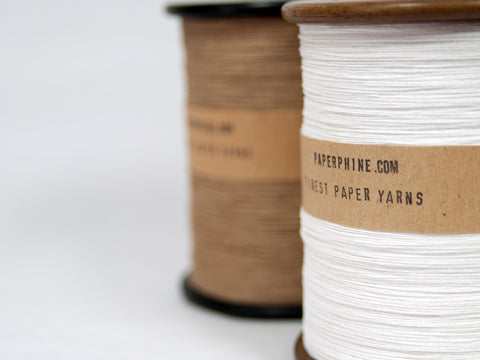 Feinstes Papiergarn auf einer Vintage Seidenspule: Natural-Kraft